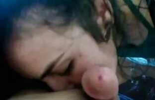 La ragazza russe mature xxx non va a visitare con successo il ragazzo con i membri permanenti