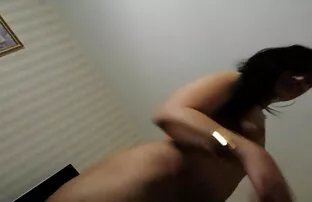 Captain Bob shove un video porno di milf gratis cazzo in bocca la sua granddaughter