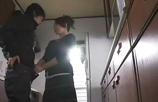 Ragazzo visita neighbors troie mature xxx di lui e scopata lei su il divano