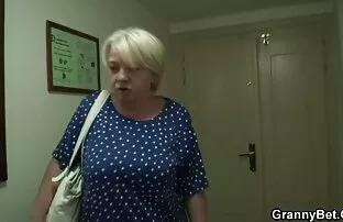 Brunetta video porno gratis di donne shaves lei micio su il toilet
