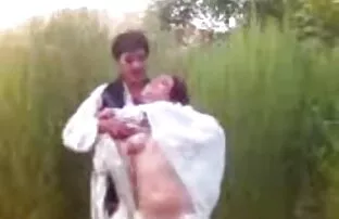 Fratello scopata la sua sexy sorella su un plaid divano come un sporco xxx nonne lesbiche slut