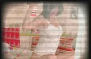 Hot girl non ha perso l'occasione e ha invitato un giovane vicino di casa, che ha incontrato per caso siti porno mature gratis sulle scale.