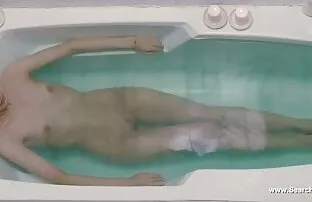Clip super food ha la xxx lesbiche mature partecipazione della famosa attrice Pussy! Riderai rotolando sul pavimento!