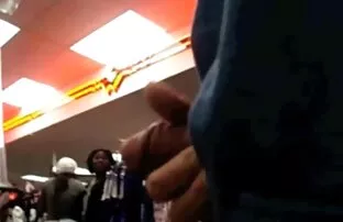 Oggi sono nel campo e cammino all'indietro tutto il tempo. E chi non tira le xxx tettone mature fila, quel poliziotto