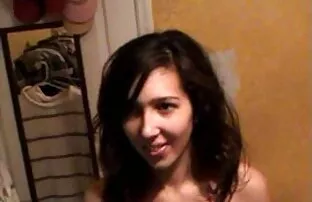Bellissime mature porche video porno ragazze trovano un vibratore e la L nera di sua sorella.