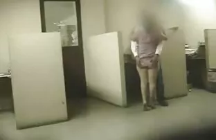 Bella ragazza xxxdonne mature si sdraia e glamour, allargò le gambe, l'indifferenza marito trasformato in una tigre e affascinato la sua bellezza di prendere figa profonda succulenta lei