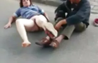 Due puttane xxx lesbiche mature con un ragazzo in natura