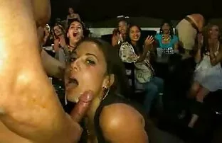 Bionda sulla video gratis di milf proposta di città spogliarsi per soldi