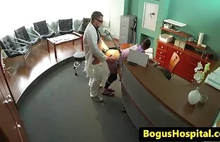 Uomo latino xxx mamme mature guarda porno e masturbarsi il suo cazzo