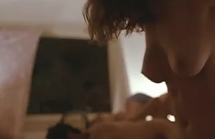 Una giovane video porno di milf gratis cagna succhia il suo stronzo cazzo al freddo