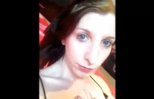 Ho messo la mia nonna giù sulla sedia e donne maturexxx ha iniziato a infilare le dita nella vagina, peloso rende abilmente nonna urlare disegno tappeto
