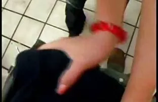 Ragazze xxx milf gratis del college accarezzando in una vasca idromassaggio