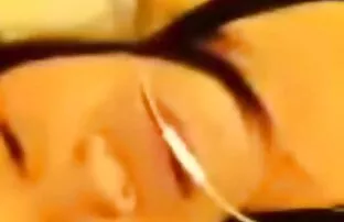 Tizio montare la telecamera nella sua stanza d'albergo per spiare la cameriera pulirà per xxx mature nere lui