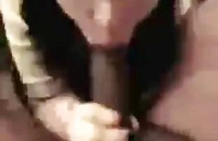 Dolce milf mature video porno Davalki messo in scena scene dissolutezza, molto piacevole vedere un video del genere. Le donne graziose amano mostrare il loro fascino e non si masturbano