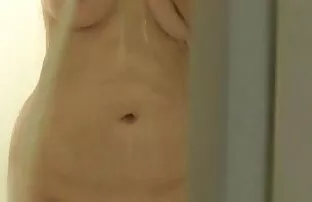 Ragazzo leccare figa della cagna e sua sorella, con le dita di lui video porno matura inculata