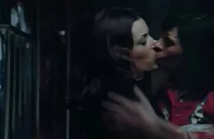 È stata video porno bionde mature filmata dalla telecamera quando si è spogliata, e poi hanno messo un uomo sul telaio, questa persona è affettuosa e molto impudente solo per una bruna come fare sesso